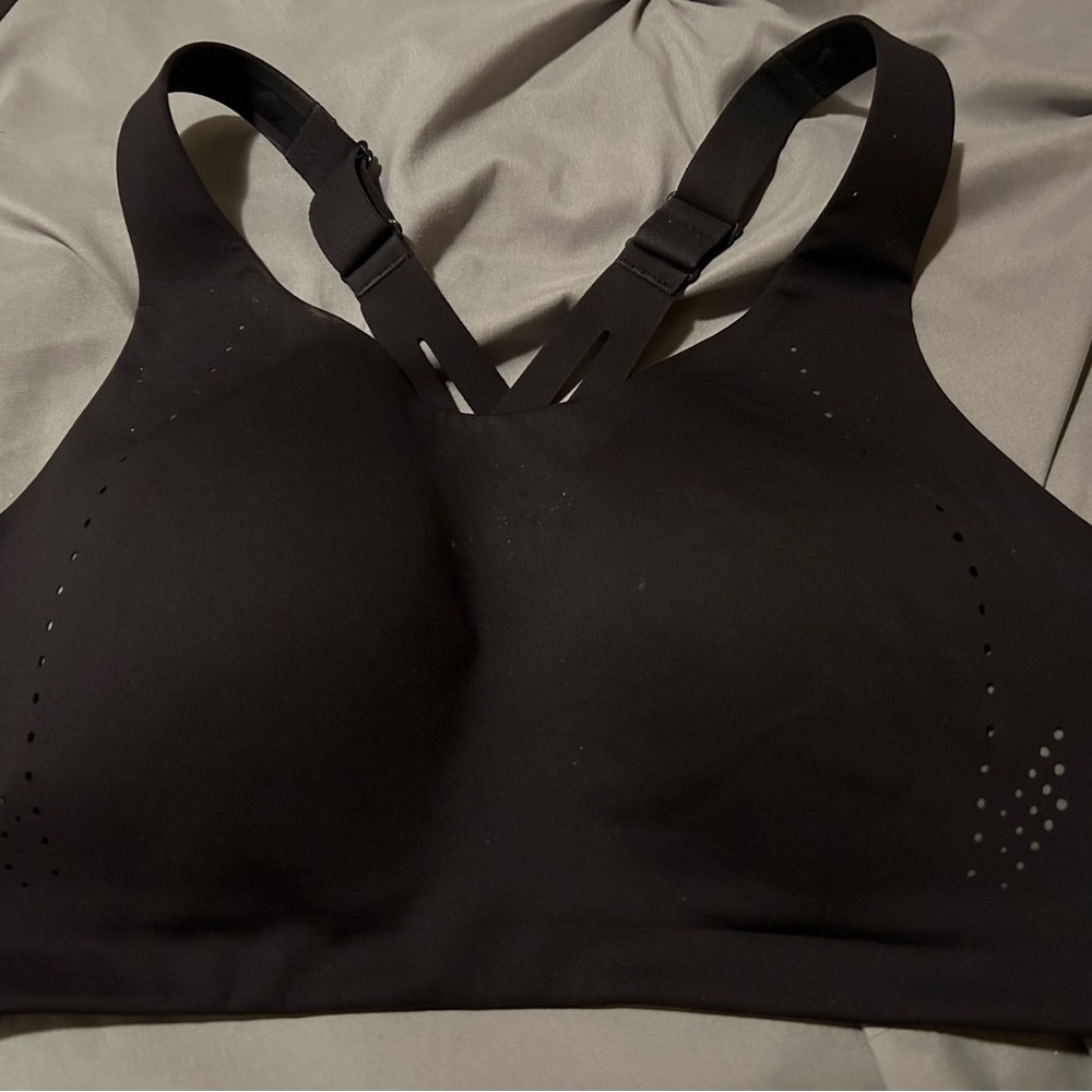 Lululemon energy bra high support. 38D. Never worn. Very good condition